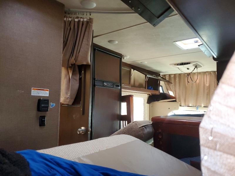 Photo 9 from auction – 2017 FORD ECONOLINE with VIN 1FDWE3FSXHDC55289