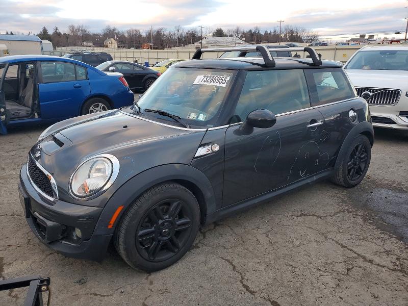 MINI COOPER S 2013 with VIN WMWSV3C58DT389734 - Photo from auction