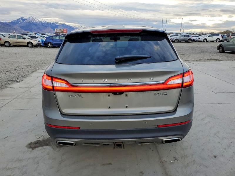 Photo 6 from auction – 2016 LINCOLN MKX RESERV with VIN 2LMTJ8LP6GBL50257