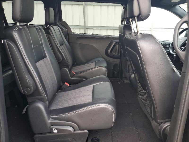 Photo 11 from auction – 2014 CHRYSLER TOWN & COU with VIN 2C4RC1HG0ER408193
