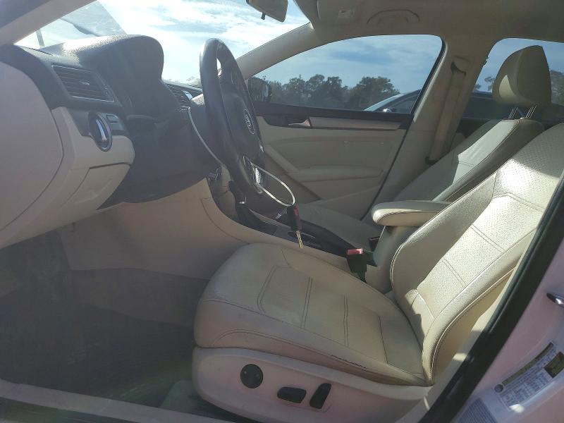 Photo 7 from auction – 2015 VOLKSWAGEN PASSAT SE with VIN 1VWBV7A3XFC029716