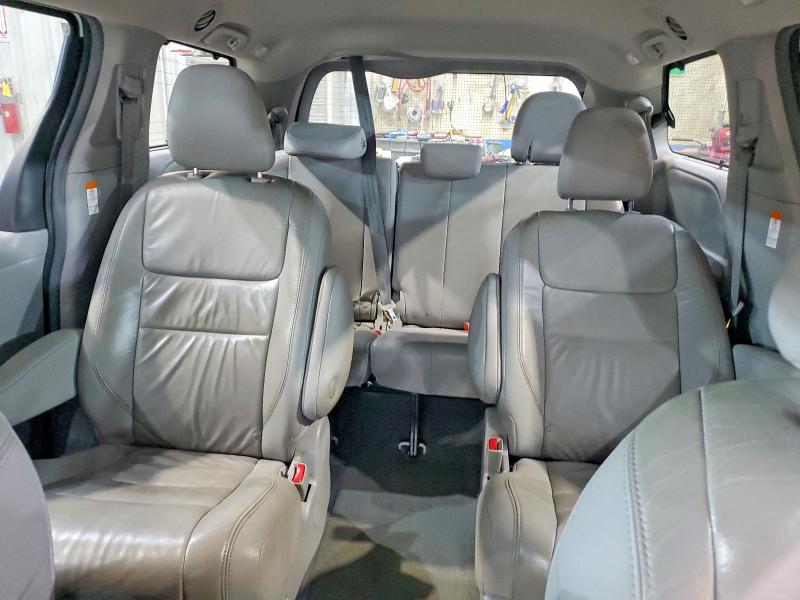 Photo 10 from auction – 2018 TOYOTA SIENNA XLE with VIN 5TDDZ3DC9JS194667