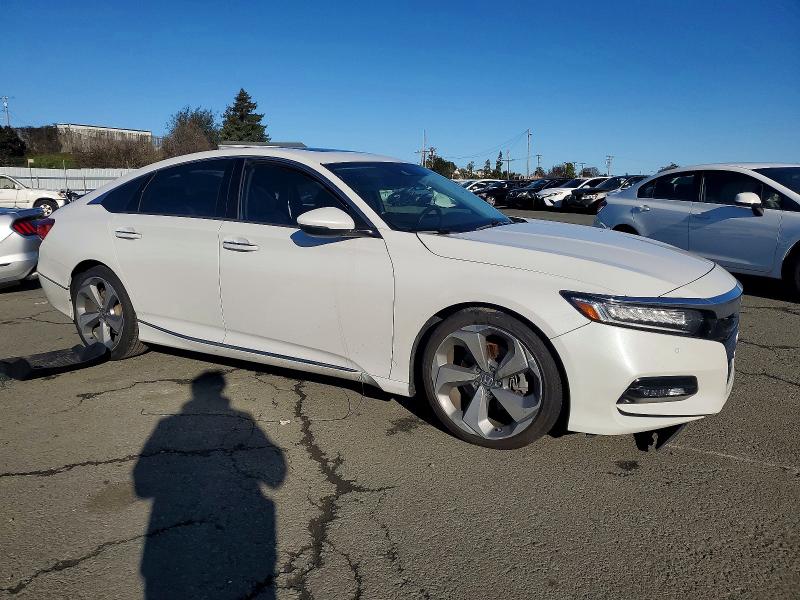 Photo 4 from auction – 2018 HONDA ACCORD with VIN 1HGCV2F98JA004763