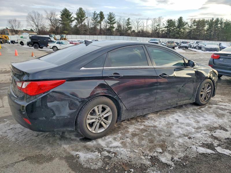 Photo 3 from auction – 2014 HYUNDAI SONATA GLS with VIN 5NPEB4AC3EH913197