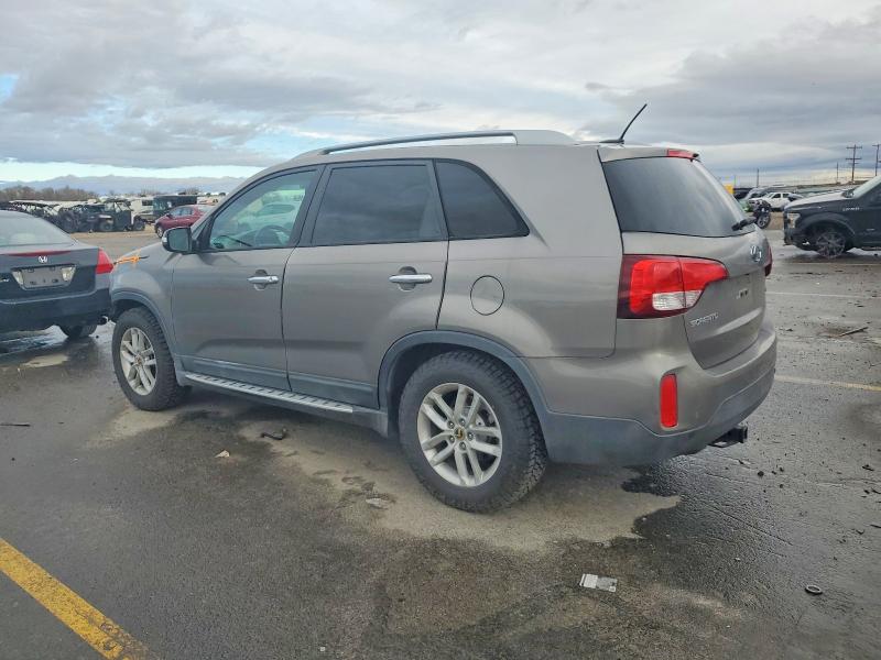 Photo 2 from auction – 2015 KIA SORENTO with VIN 5XYKT4A65FG592217