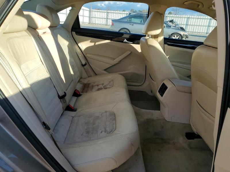 Photo 10 from auction – 2015 VOLKSWAGEN PASSAT with VIN 1VWCT7A32FC090505
