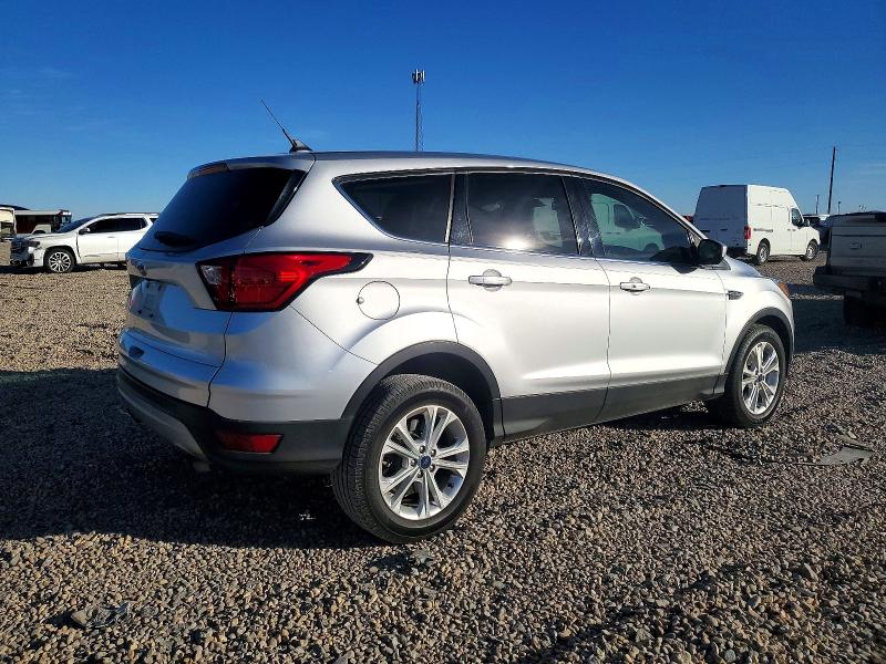Photo 3 from auction – 2019 FORD ESCAPE SE with VIN 1FMCU0GD3KUB00742