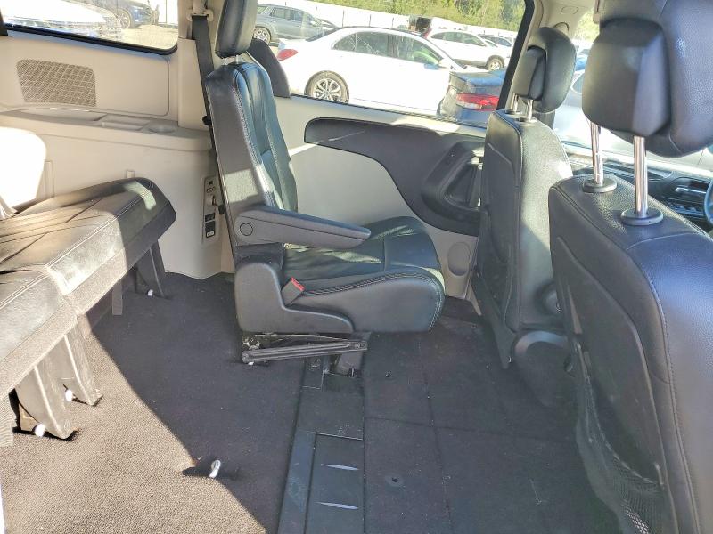 Photo 11 from auction – 2016 CHRYSLER TOWN AND C with VIN 2C4RC1BG9GR205685