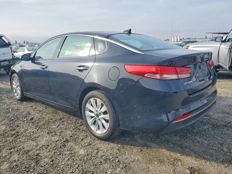 Photo 2 from auction – 2017 KIA OPTIMA with VIN 5XXGU4L33HG153014