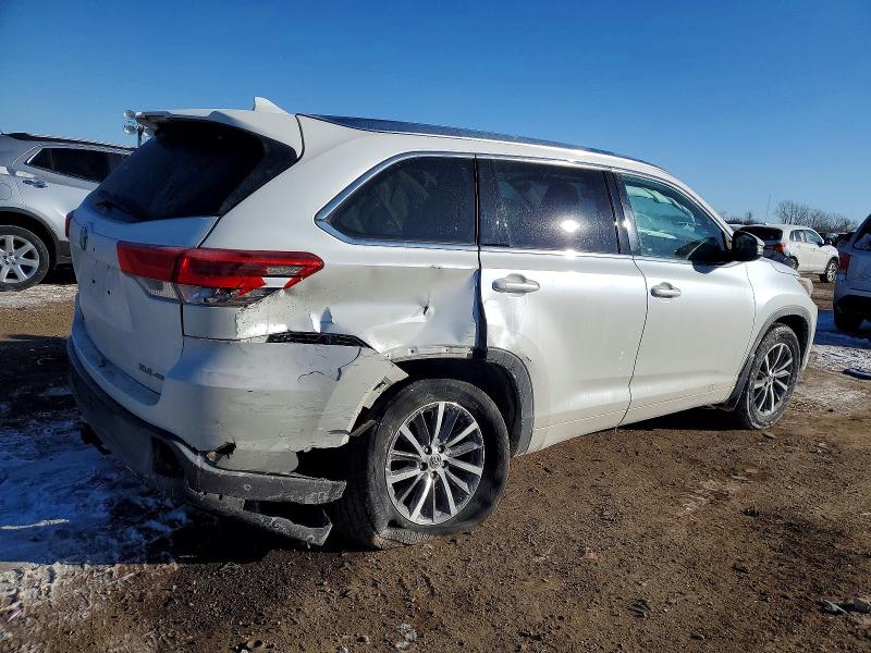 Photo 3 from auction – 2018 TOYOTA HIGHLANDER with VIN 5TDJZRFH3JS814315
