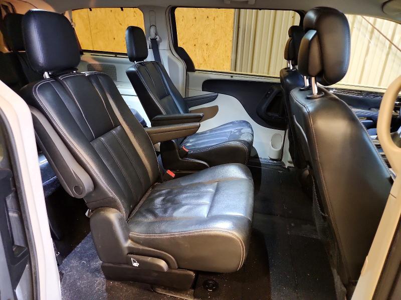 Photo 11 from auction – 2015 CHRYSLER TOWN & COU with VIN 2C4RC1BG7FR677432
