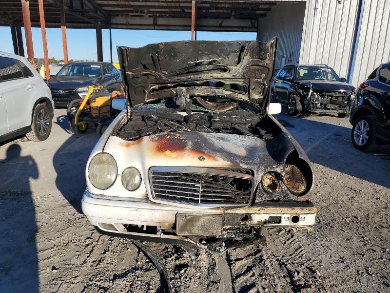 Photo 5 from auction – 1998 MERCEDES-BENZ E with VIN WDBJF65F4WA530413