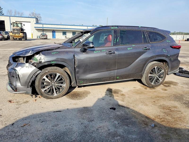 TOYOTA HIGHLANDER 2021 with VIN 5TDLZRAH1MS079399 - Photo from auction