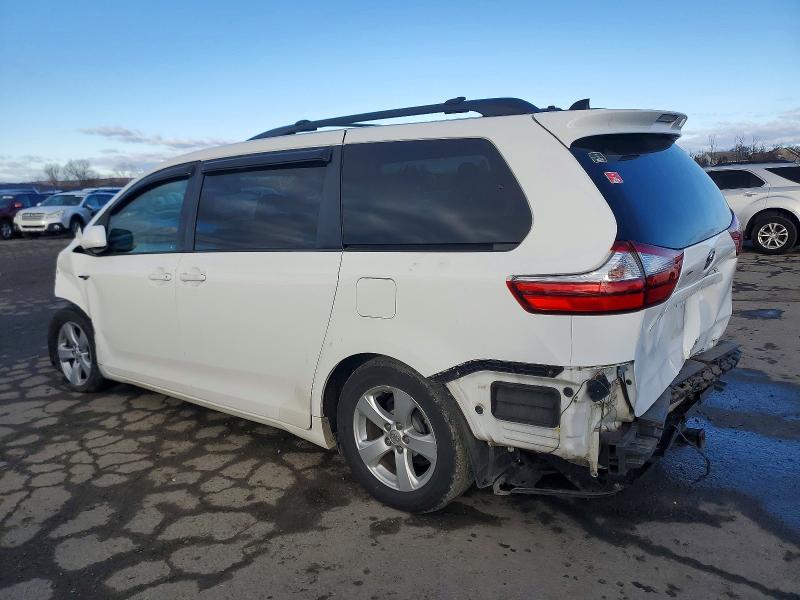 Photo 2 from auction – 2015 TOYOTA SIENNA LE with VIN 5TDKK3DC6FS626103