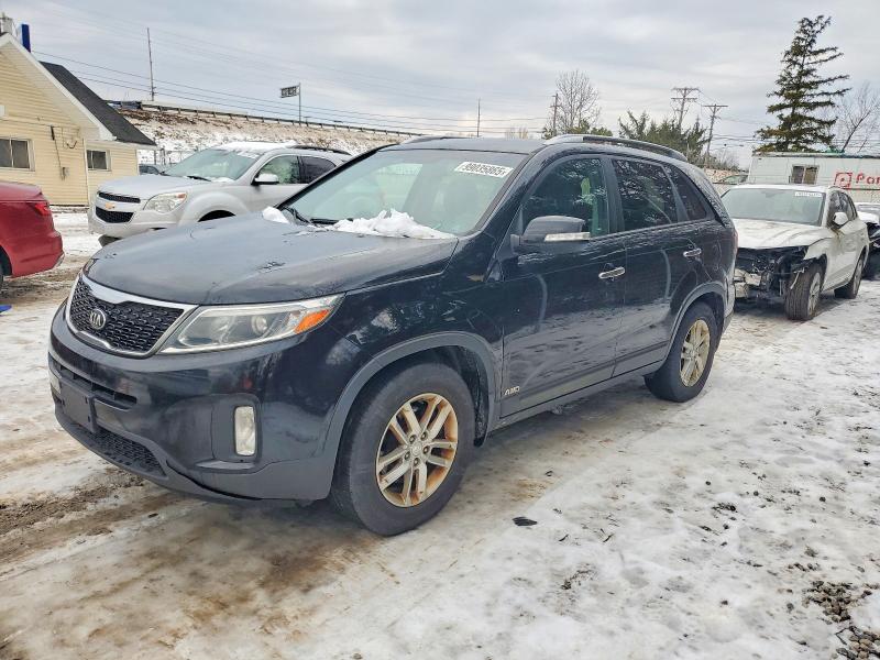 KIA SORENTO LX 2015 with VIN 5XYKTCA62FG654022 - Photo from auction