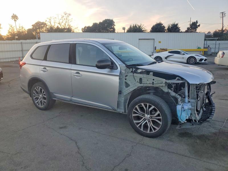 Photo 4 from auction – 2018 MITSUBISHI OUTLANDER with VIN JA4AD2A3XJZ009406
