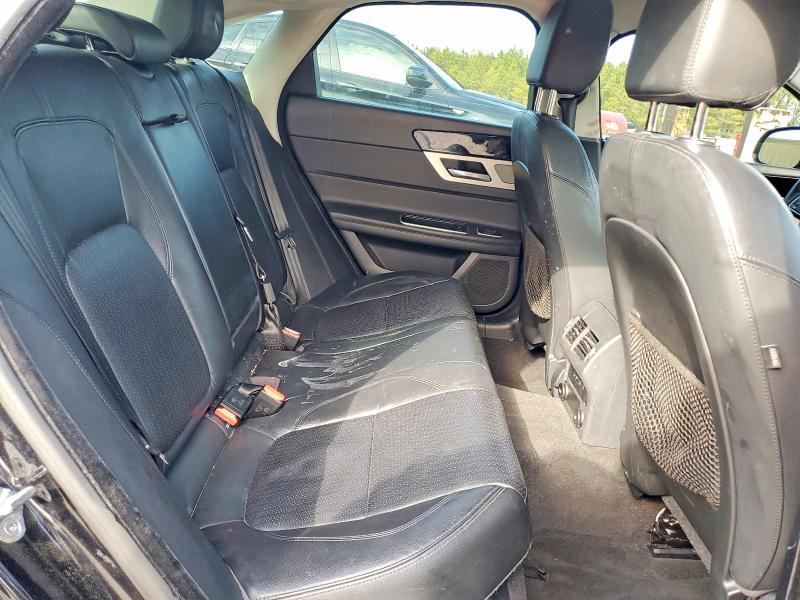 Photo 10 from auction – 2016 JAGUAR XF with VIN SAJBE4BV0GCY12922