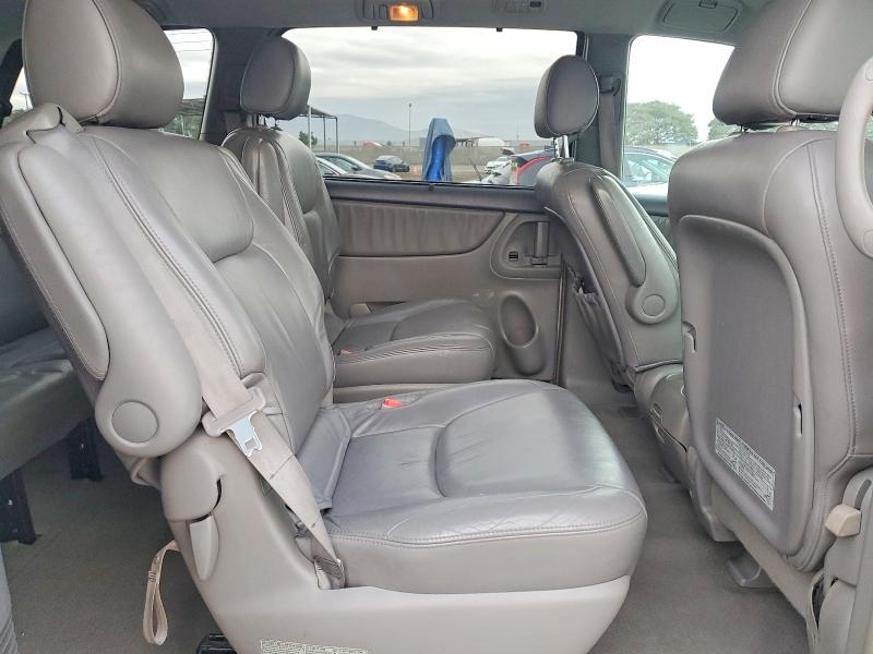 Photo 11 from auction – 2004 TOYOTA SIENNA XLE with VIN 5TDBA22C84S026535
