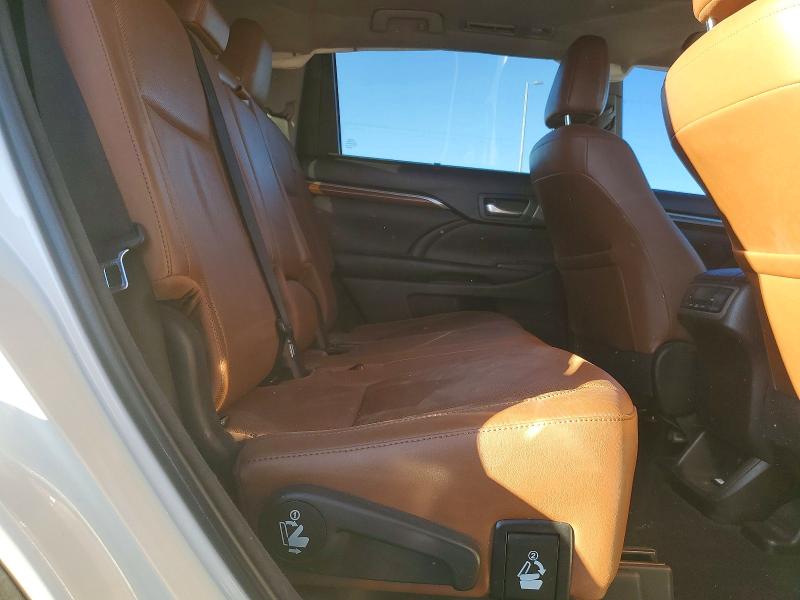 Photo 10 from auction – 2018 TOYOTA HIGHLANDER with VIN 5TDDZRFH3JS870302