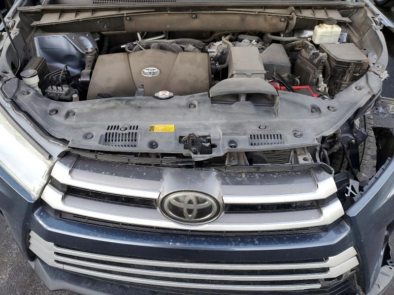 Photo 12 from auction – 2018 TOYOTA HIGHLANDER with VIN 5TDZZRFH6JS256852