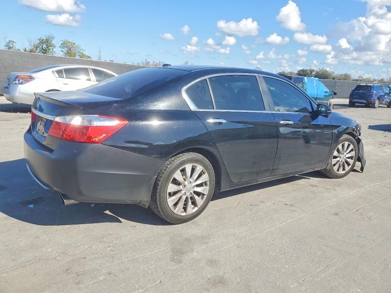Photo 3 from auction – 2014 HONDA ACCORD with VIN 1HGCR2F85EA211077