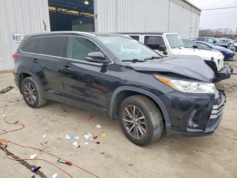 Photo 4 from auction – 2018 TOYOTA HIGHLANDER with VIN 5TDJZRFH4JS489013