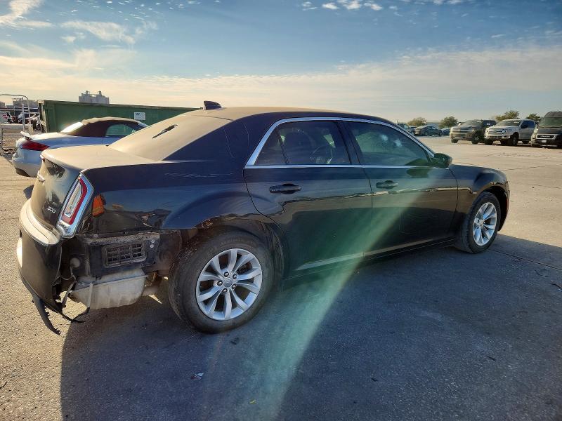Photo 3 from auction – 2015 CHRYSLER 300 LIMITE with VIN 2C3CCAAG1FH838097
