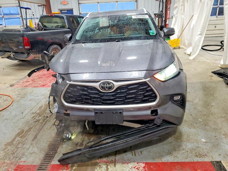 Photo 5 from auction – 2022 TOYOTA HIGHLANDER with VIN 5TDGZRBH2NS578469