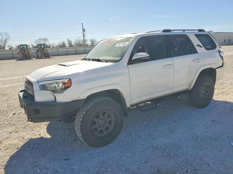 TOYOTA 4RUNNER SR 2018 with VIN JTEBU5JR3J5488691 - Photo from auction