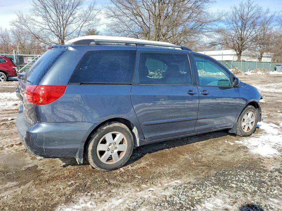 Photo 3 from auction – 2010 TOYOTA SIENNA CE with VIN 5TDKK4CC9AS340150