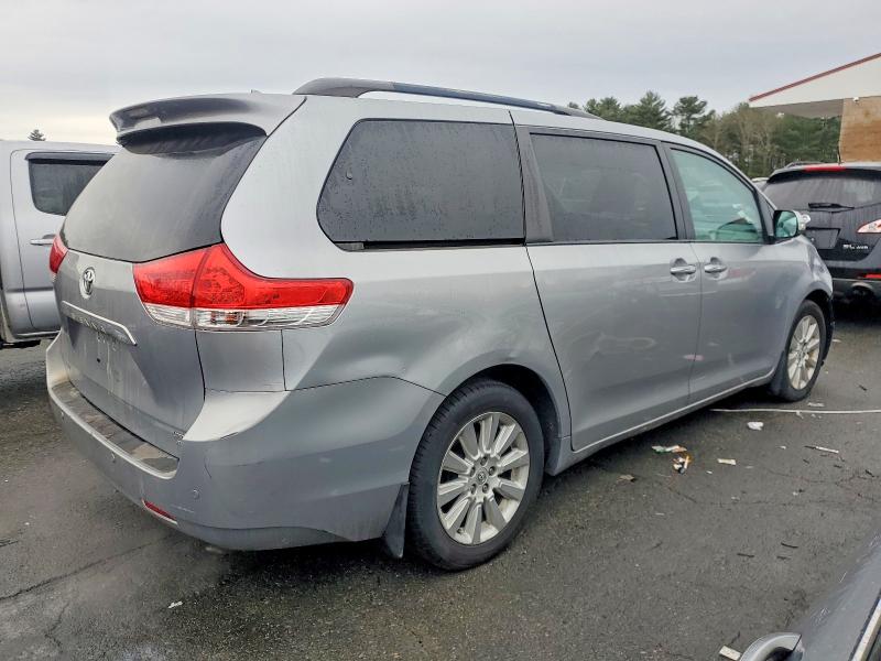 Photo 3 from auction – 2013 TOYOTA SIENNA XLE with VIN 5TDDK3DCXDS071291