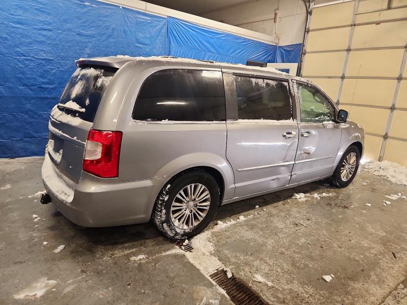 Photo 3 from auction – 2016 CHRYSLER TOWN & COU with VIN 2C4RC1CG1GR127689