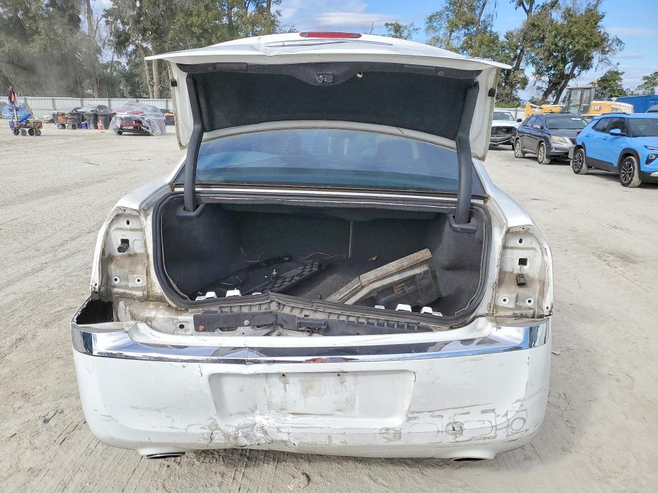 Photo 6 from auction – 2011 CHRYSLER 300 LIMITE with VIN 2C3CA5CGXBH533654
