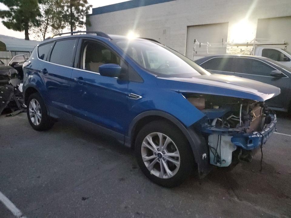 Photo 4 from auction – 2018 FORD ESCAPE SE with VIN 1FMCU0GD7JUC19375