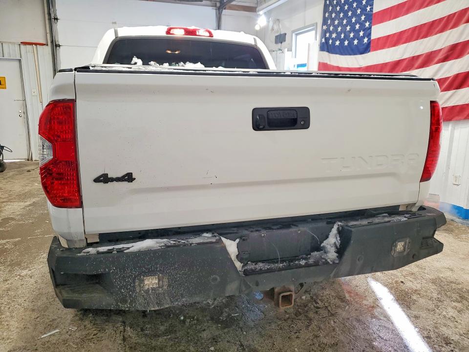Photo 6 from auction – 2017 TOYOTA TUNDRA CRE with VIN 5TFAY5F17HX599993