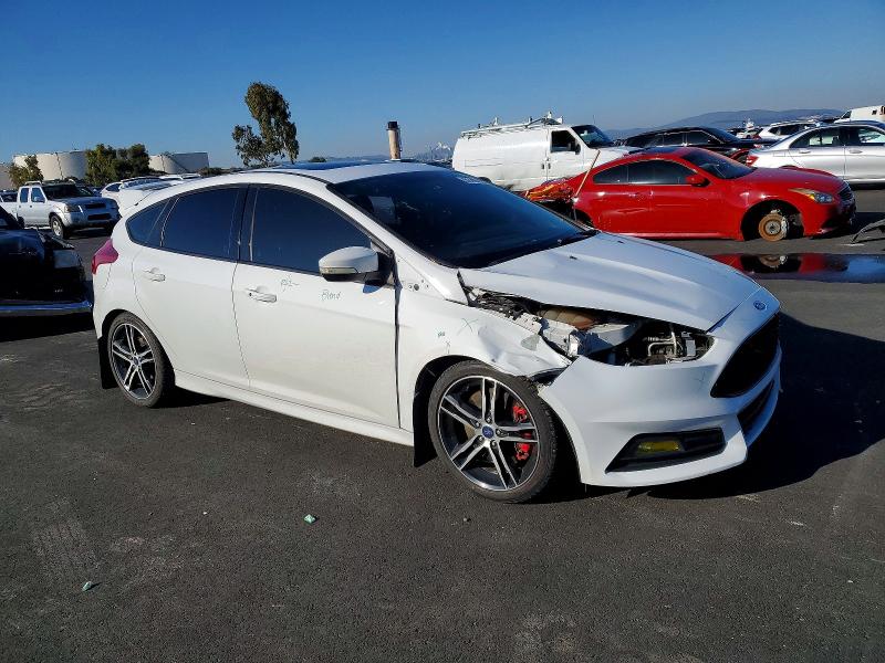 Photo 4 from auction – 2017 FORD FOCUS ST with VIN 1FADP3L95HL314493