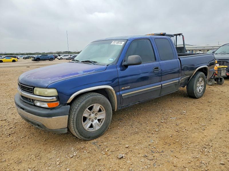 CHEVROLET SILVERADO 2001 with VIN 2GCEC19V011111820 - Photo from auction