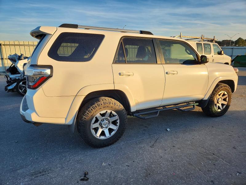 Photo 3 from auction – 2016 TOYOTA 4RUNNER SR with VIN JTEBU5JRXG5316490
