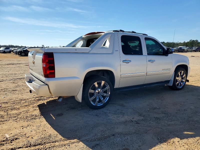Photo 3 from auction – 2011 CHEVROLET AVALANCHE with VIN 3GNTKGE37BG330744