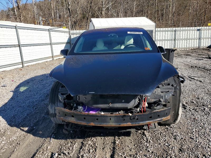 Photo 5 from auction – 2018 TESLA MODEL X with VIN 5YJXCAE28JF106348