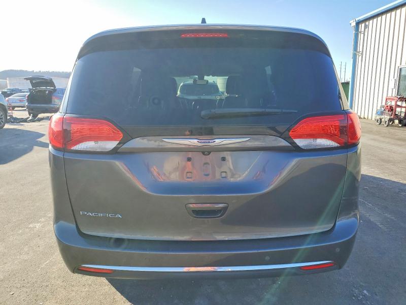 Photo 6 from auction – 2018 CHRYSLER PACIFICA with VIN 2C4RC1BGXJR217836