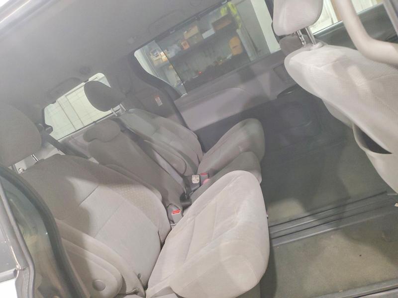 Photo 11 from auction – 2018 TOYOTA SIENNA LE with VIN 5TDKZ3DC8JS901751