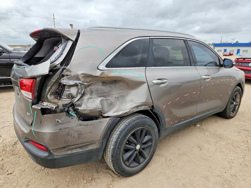 Photo 3 from auction – 2016 KIA SORENTO LX with VIN 5XYPG4A39GG076119