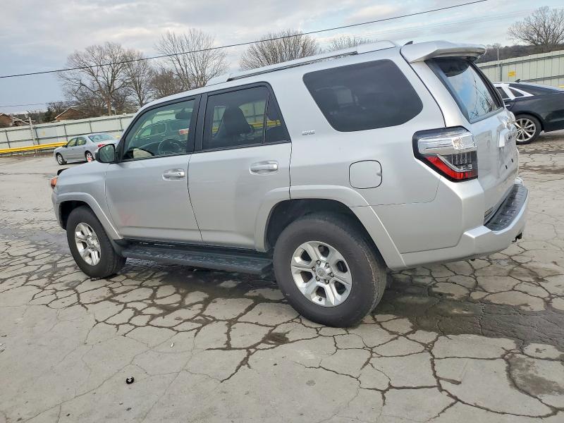 Photo 2 from auction – 2015 TOYOTA 4RUNNER SR with VIN JTEBU5JR6F5262300