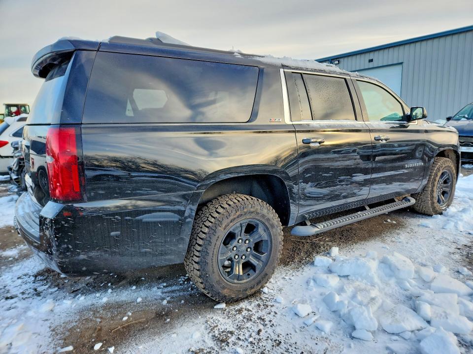 Photo 3 from auction – 2017 CHEVROLET SUBURBAN K with VIN 1GNSKHKC2HR333517