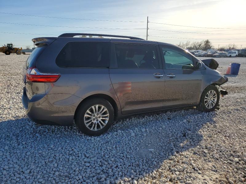 Photo 3 from auction – 2015 TOYOTA SIENNA XLE with VIN 5TDYK3DC7FS669889