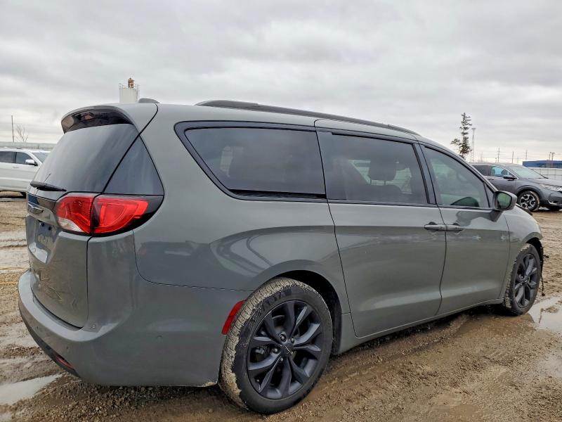 Photo 3 from auction – 2020 CHRYSLER PACIFICA with VIN 2C4RC1EG3LR240583