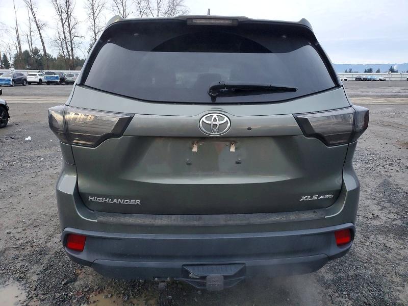 Photo 6 from auction – 2018 TOYOTA HIGHLANDER with VIN 5TDJZRFH8JS886515
