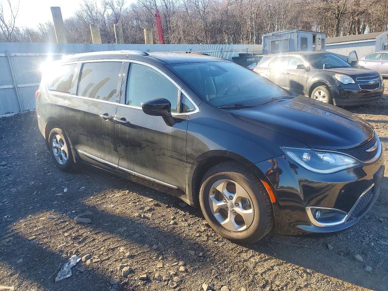 Photo 4 from auction – 2017 CHRYSLER PACIFICA T with VIN 2C4RC1EG1HR634428