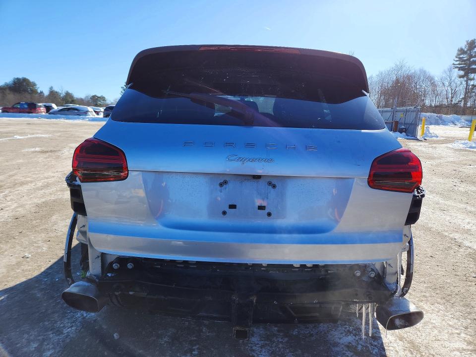 Photo 6 from auction – 2017 PORSCHE CAYENNE with VIN WP1AA2A25HKA80357
